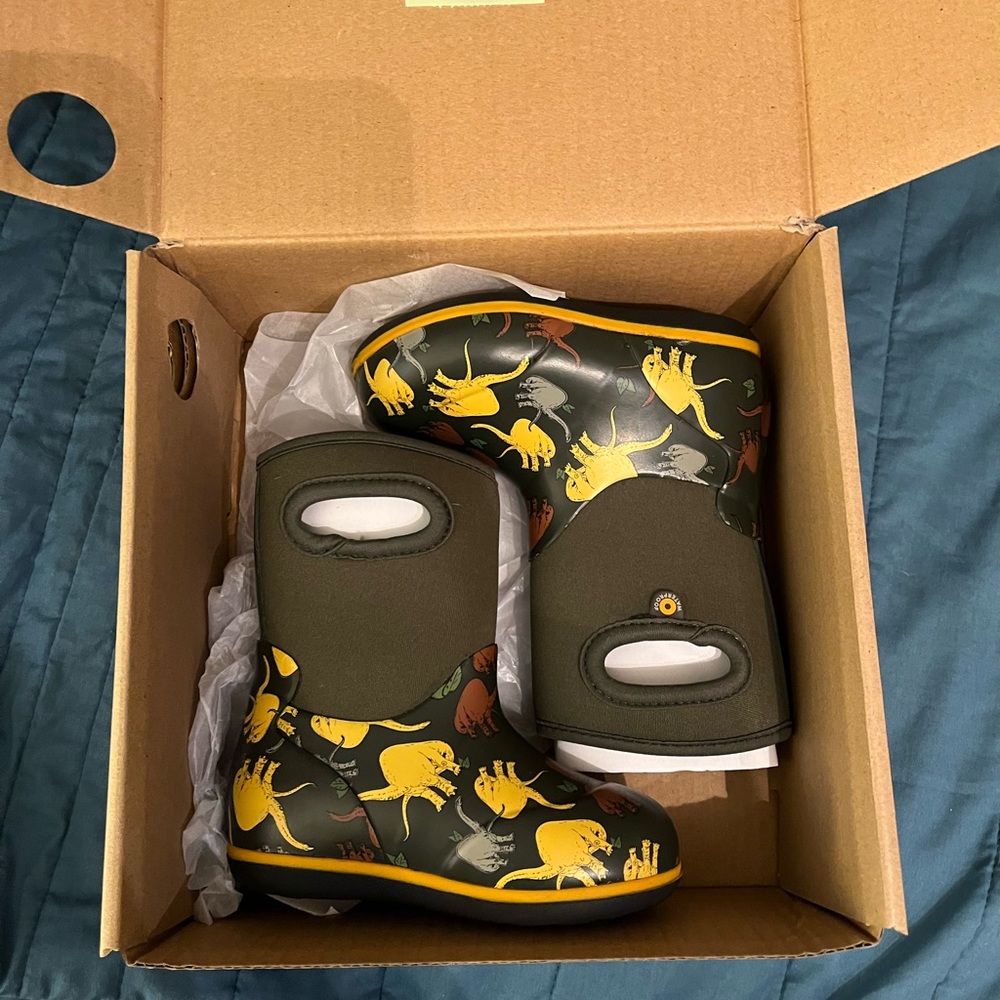 Bogs toddler size 7. Dino print. NWOT.